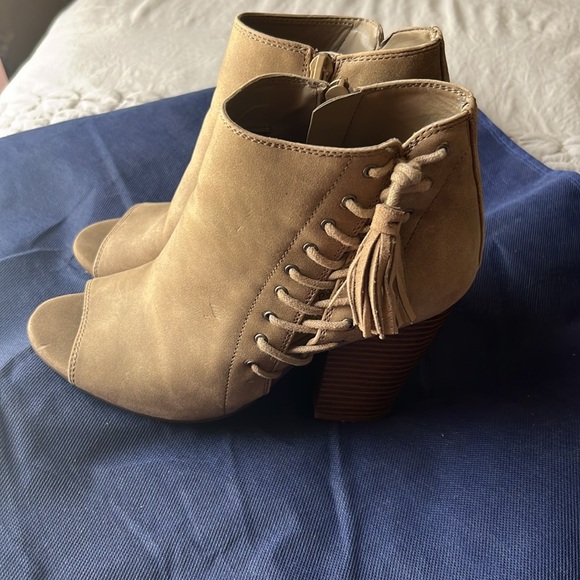 Gently used Indigo Rd - Picture 3 of 5